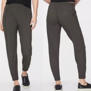 Athleta Cosmic Jogger Active Wear Ankle Pants Gray. Size S.